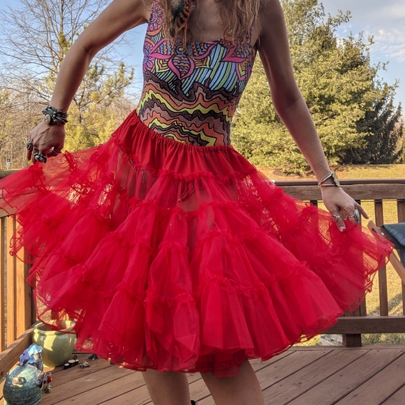 1950s red crinoline skirt - Picture 4 of 4